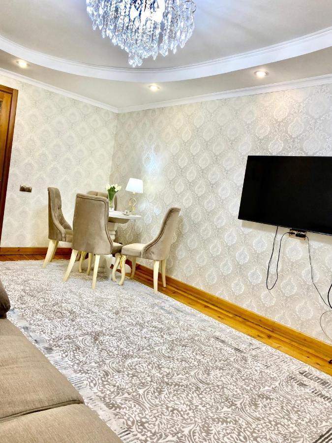 Apartamento Просторная 3 Комнатная Квартира На Арбате Almatý Exterior foto
